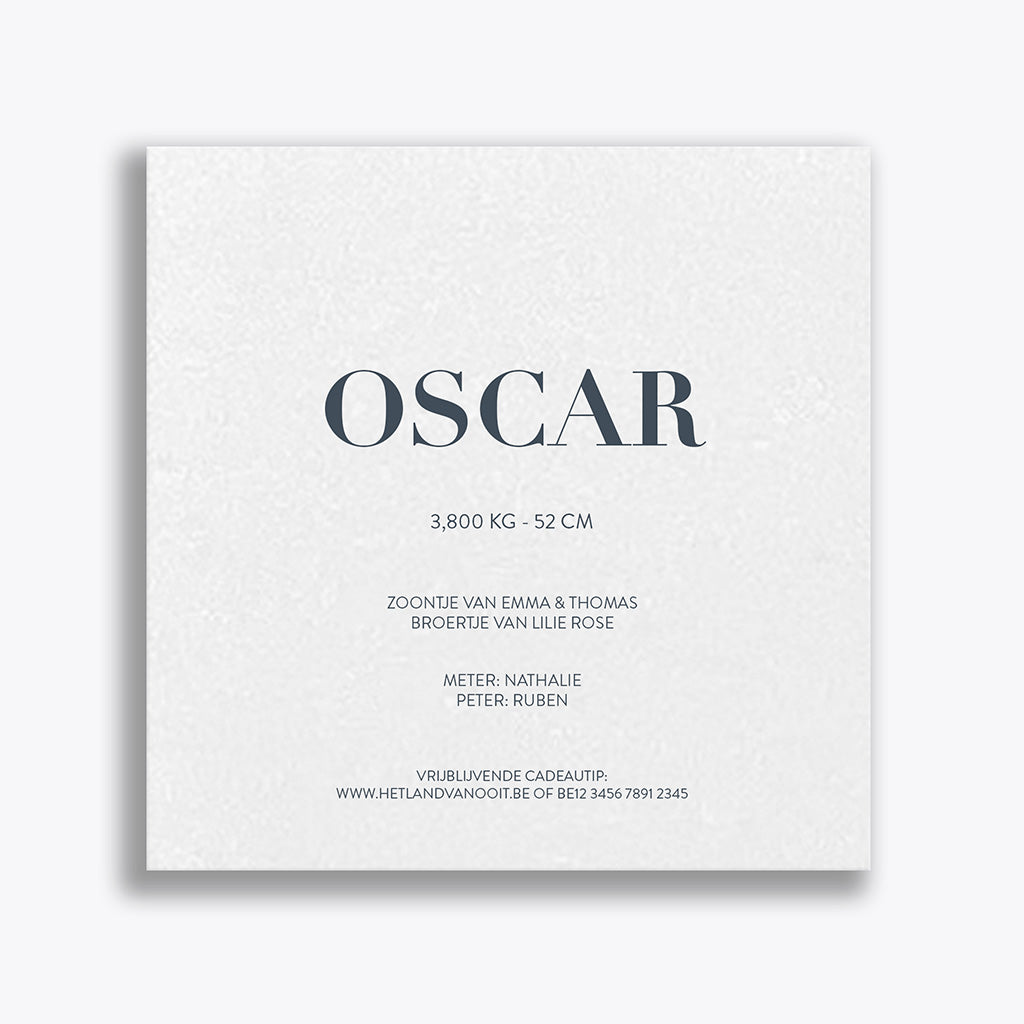 De binnenkant van het geboortekaartje van Oscar is digitaal gedrukt in een strak lettertype. Dit geeft het geboortekaartje een stoere en toch stijlvolle uitstraling