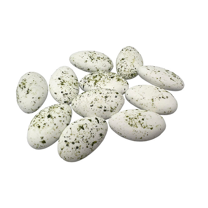 Een verzameling marmeren suikerbonen in de kleur Jade Eucalyptus, gepresenteerd als stijlvolle doopsuiker
