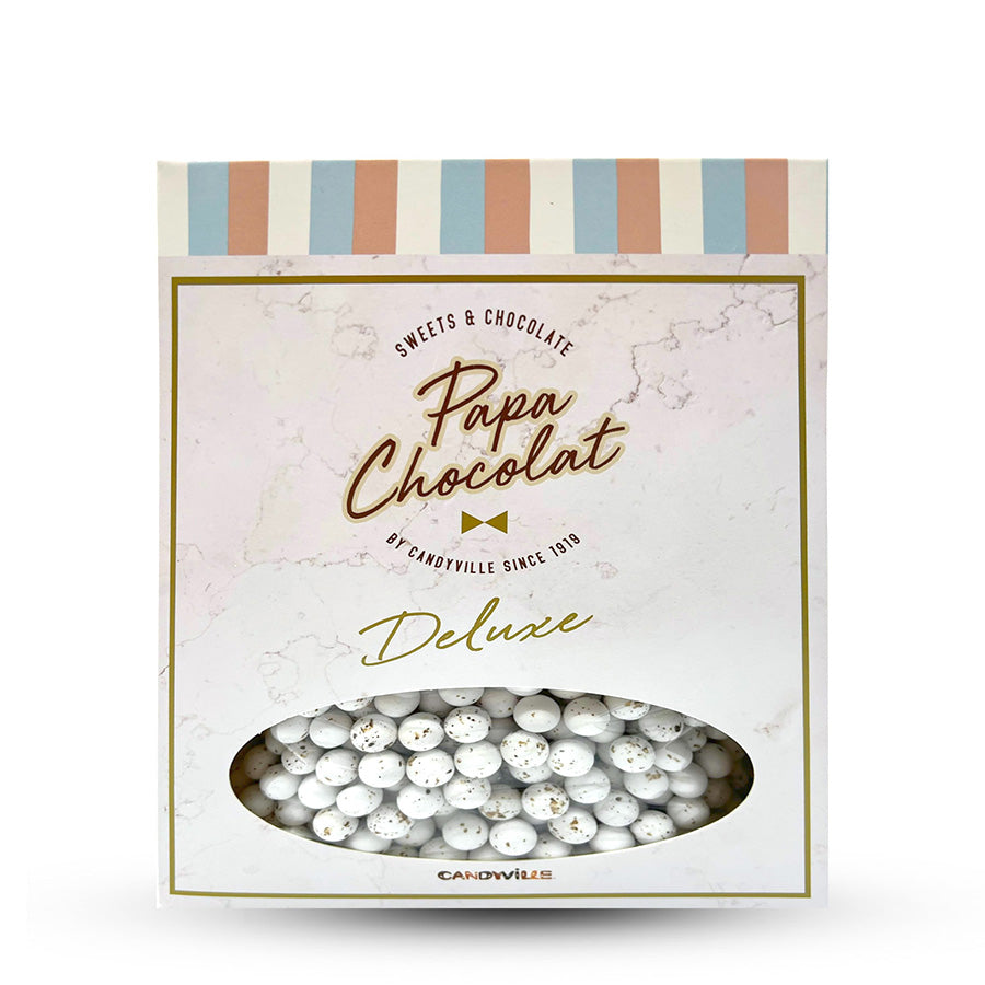 Een doos gevuld met mini choco balls matte suikerbonen in eucalyptus, perfect voor een verfijnde presentatie in doopsuiker.