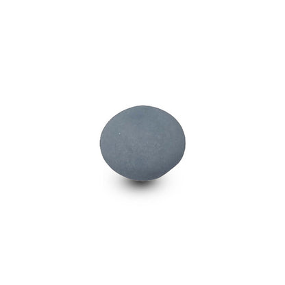 Een enkele blauwe pastel confetti suikerboon van Papa Chocolat, met een dun suikerlaagje voor een verfijnde afwerking.