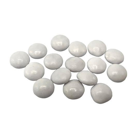 Gelakte mini confetti suikerbonen wit – glanzende suikerbonen met een kern van melkchocolade, perfect voor doopsuikerconcepten.