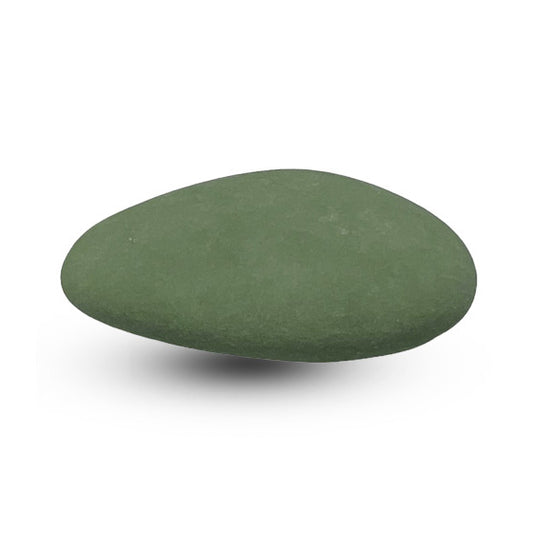 Een enkele pastel groene suikerboon met een zachte afwerking